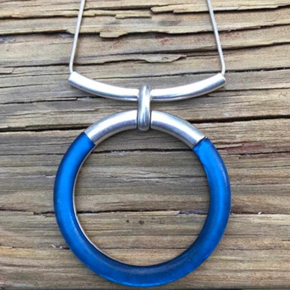 Dillard's Large Blue Circle necklace - has orig. tags.